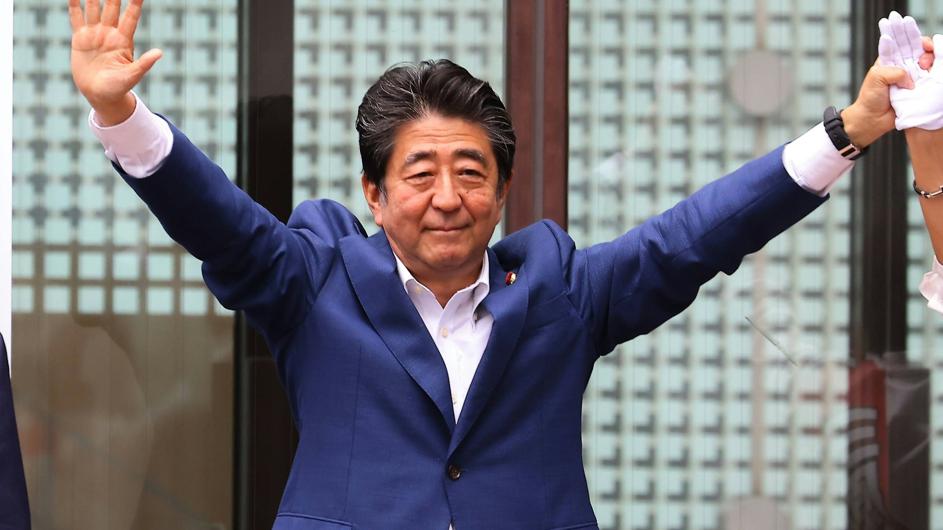 Shinzo Abe bei einem Wahlkampfauftritt, am Sonntag wird in Japan gewählt.