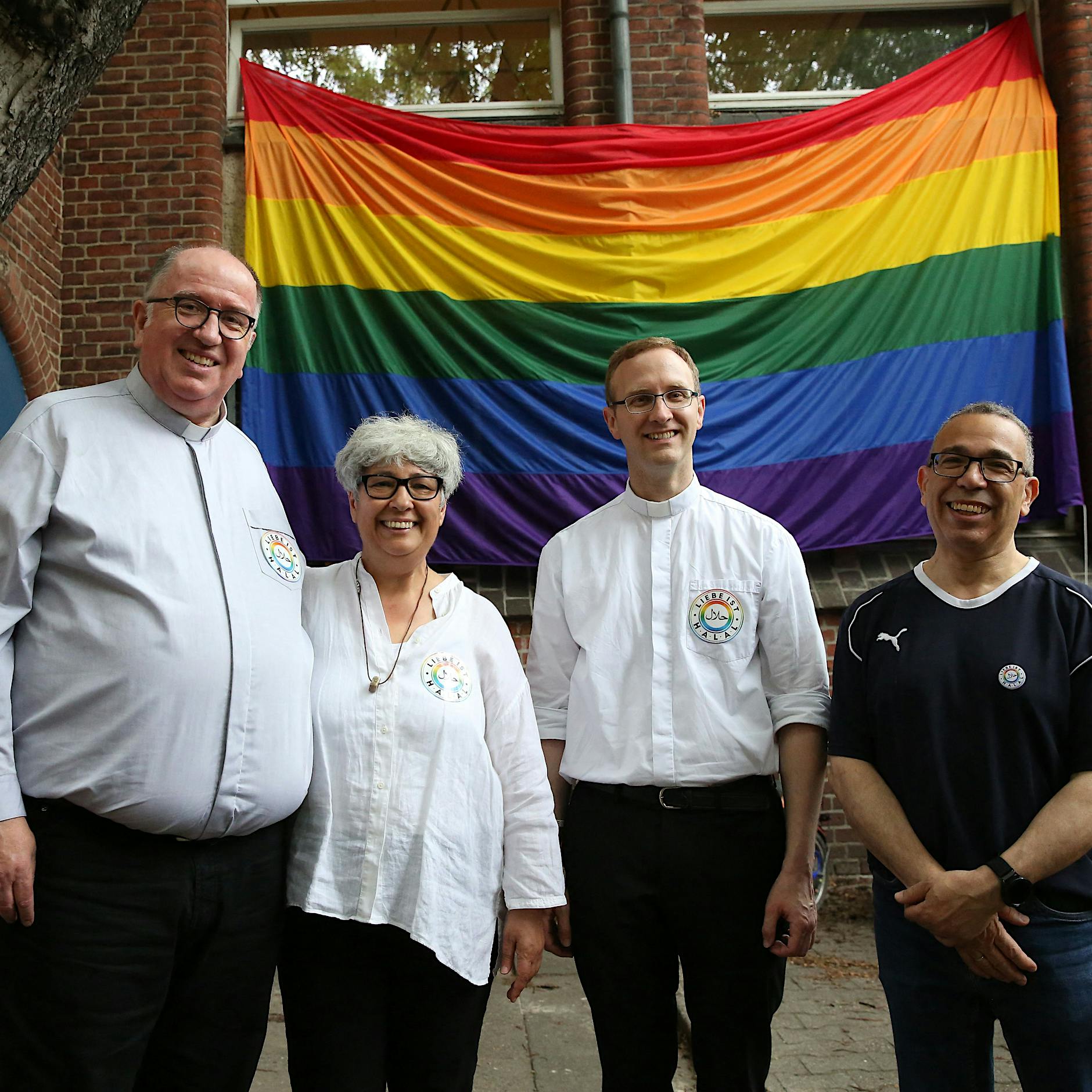 Hass und Hetze gegen Moschee in Moabit wegen Regenbogenfahne