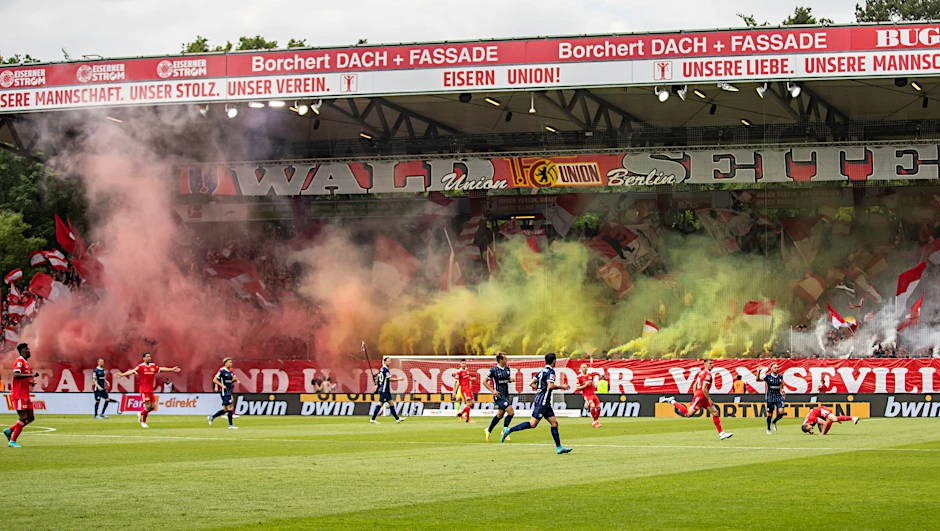 Stimmung an der Alten Försterei! Endlich rollt in Köpenick wieder der Ball.