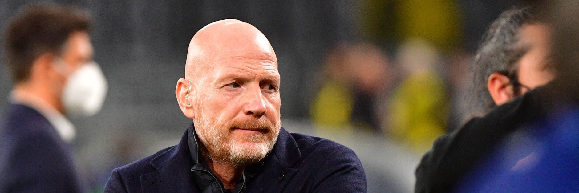 BVB-Berater Matthias Sammer beäugt die Dortmunder Profis kritisch.