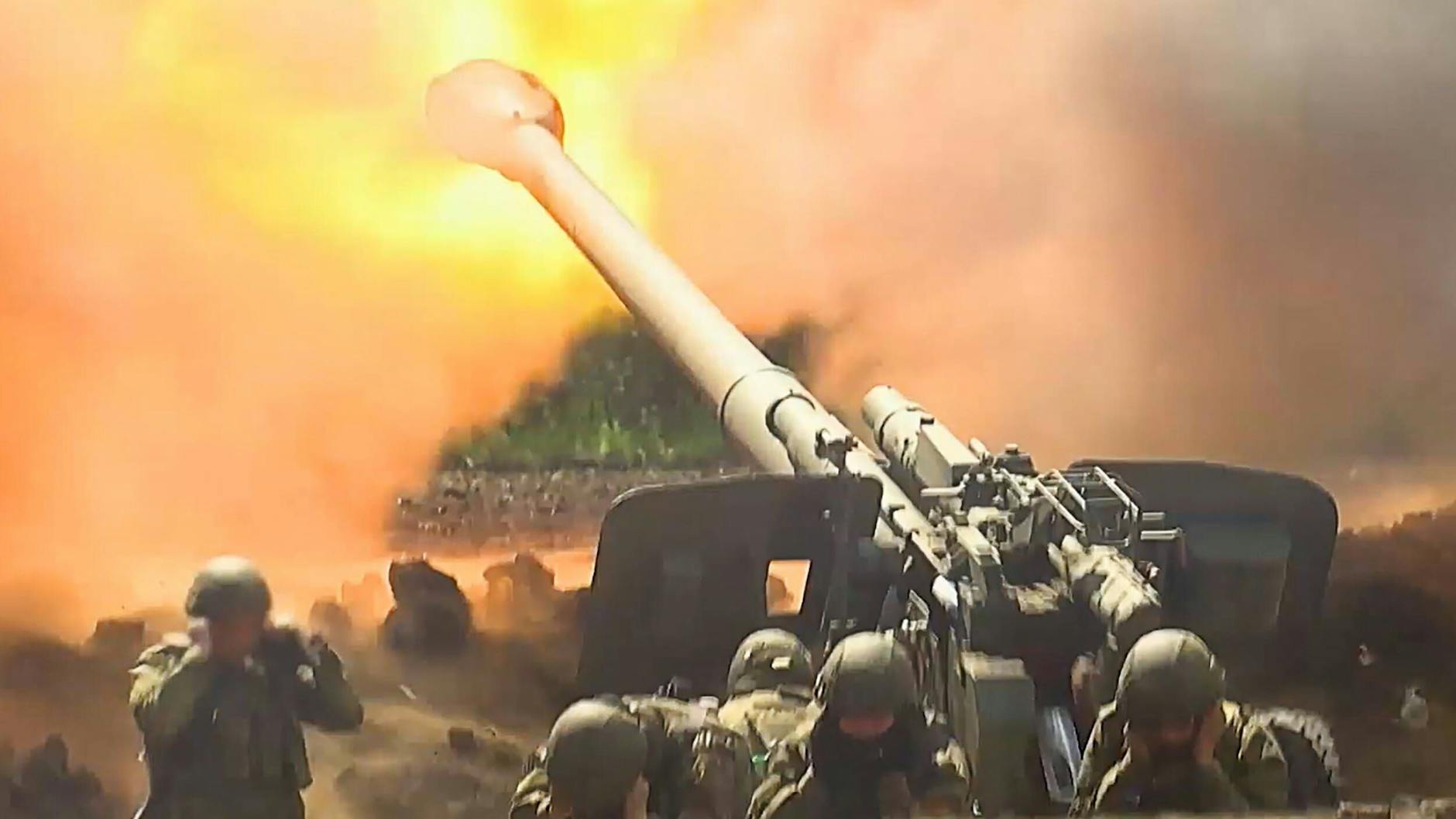 Das russische Verteidigungsministerium hat Truppenaufnahmen aus dem Ukraine-Krieg veröffentlicht.