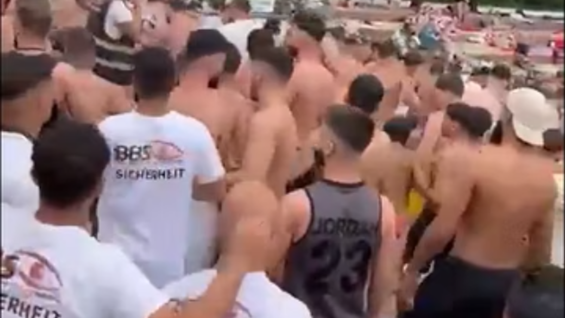 Bei der Massenschlägerei in einem Steglitzer Freibad gab es mehrere Verletzte.