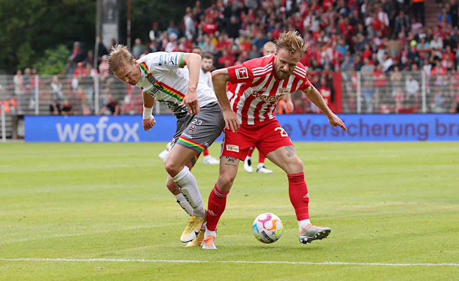 Unions Puchacz (r.) ist beim 1:0 gegen Dublin auffälligster Akteur seiner Mannschaft.