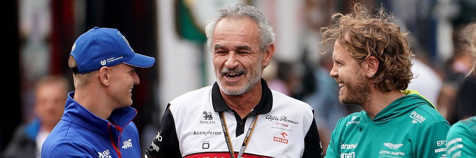 Haas-Pilot Mick Schumacher (l.)&nbsp; fährt derzeit in der Formel 1 deutlich schneller als Sebastian Vettel im Aston Martin.