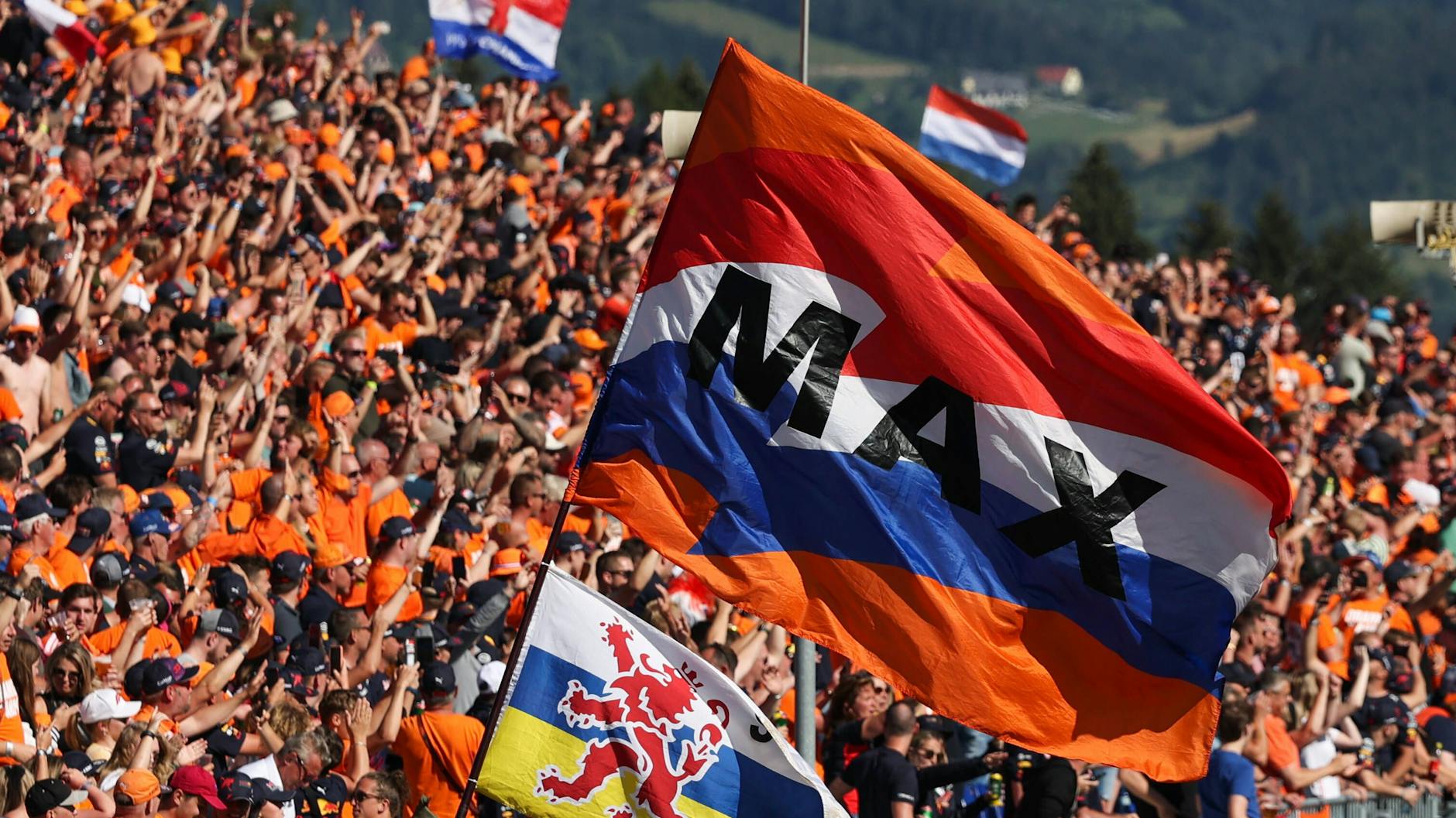 Orange, so weit das Auge reicht: Die Fans von Max Verstappen geben in Spielberg mal wieder den Ton an.