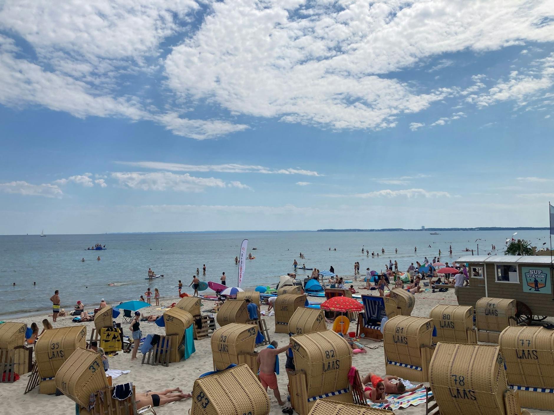Viele Menschen verbringen ihren Urlaub wieder in Deutschland. - ACHTUNG: Nur zur redaktionellen Verwendung im Zusammenhang mit der aktuellen Berichterstattung und nur mit vollständiger Nennung des vorstehenden Credits
