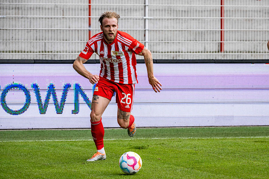 Tymoteusz Puchacz zeigte sich beim Testspiel zwischen dem 1. FC Union Berlin und den Bohemains Dublin (2:1) sehr engagiert.