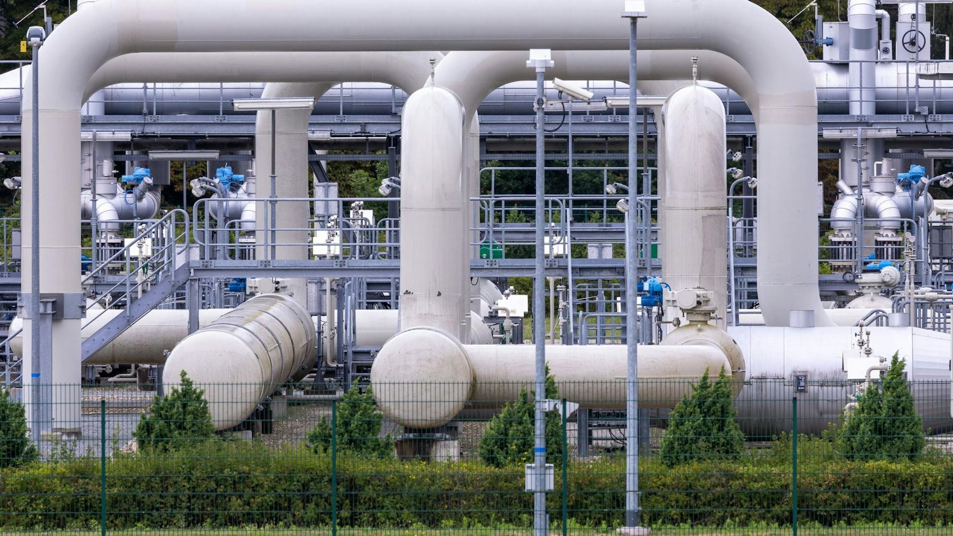 Rohrsysteme und Absperrvorrichtungen in der Gasempfangsstation der Ostseepipeline Nord Stream 1.