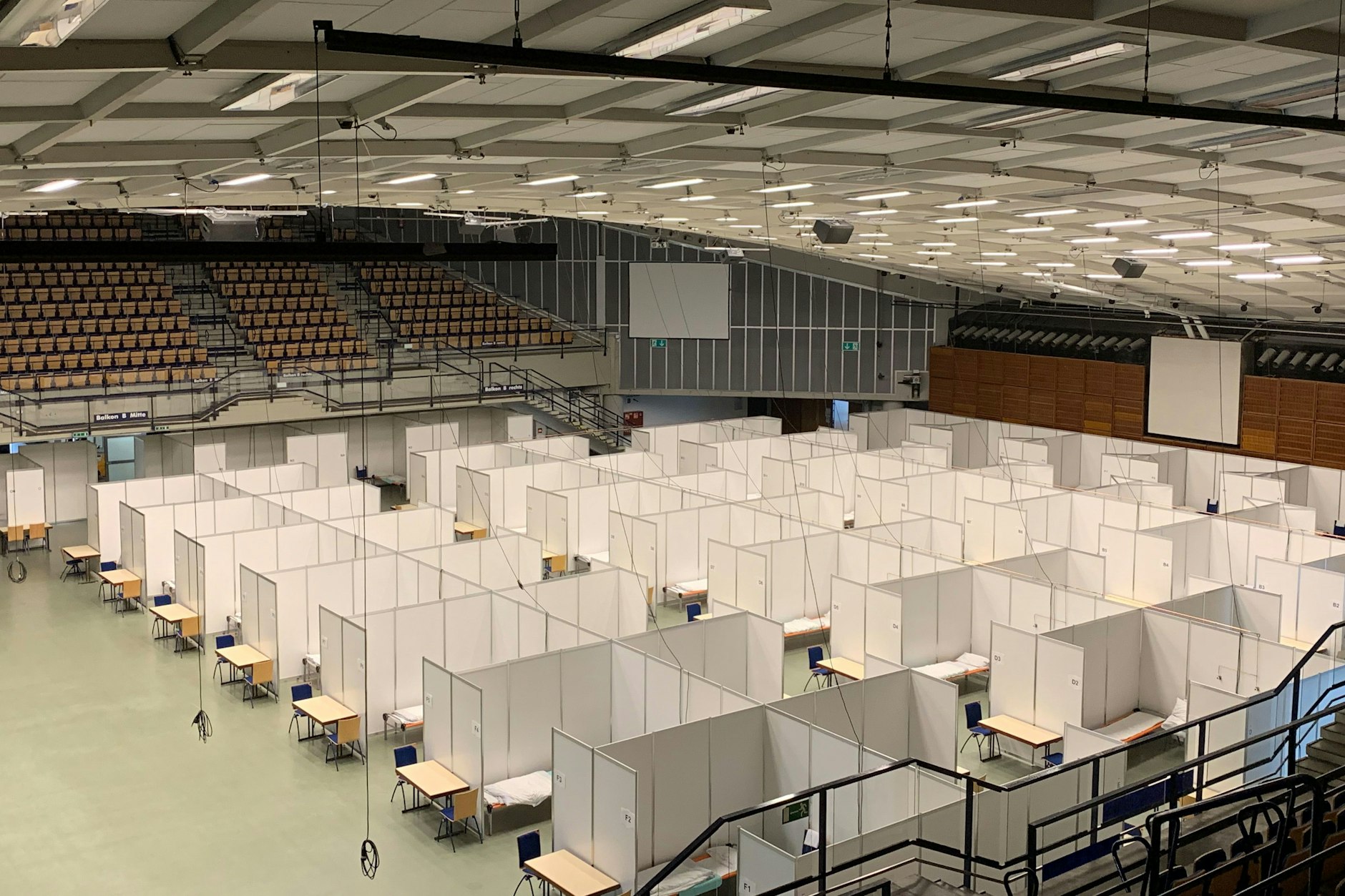 Die Friedrich-Ebert-Halle in Ludwigshafen wurde bereits als Corona-Impfzentrum genutzt, im Winter soll sie zur Wärmehalle werden.