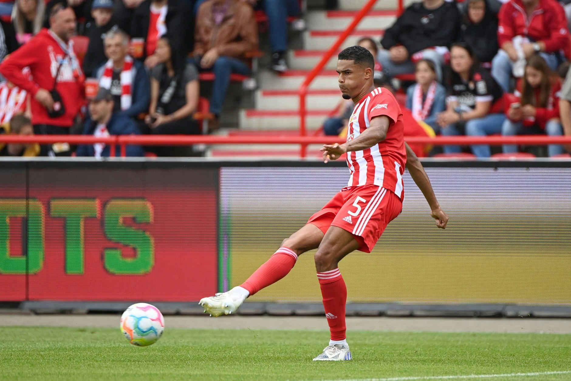 Danilho Doekhi sucht beim 1. FC Union noch ein klein wenig nach seiner Rolle. Seine Anlagen sind aber nicht zu übersehen.