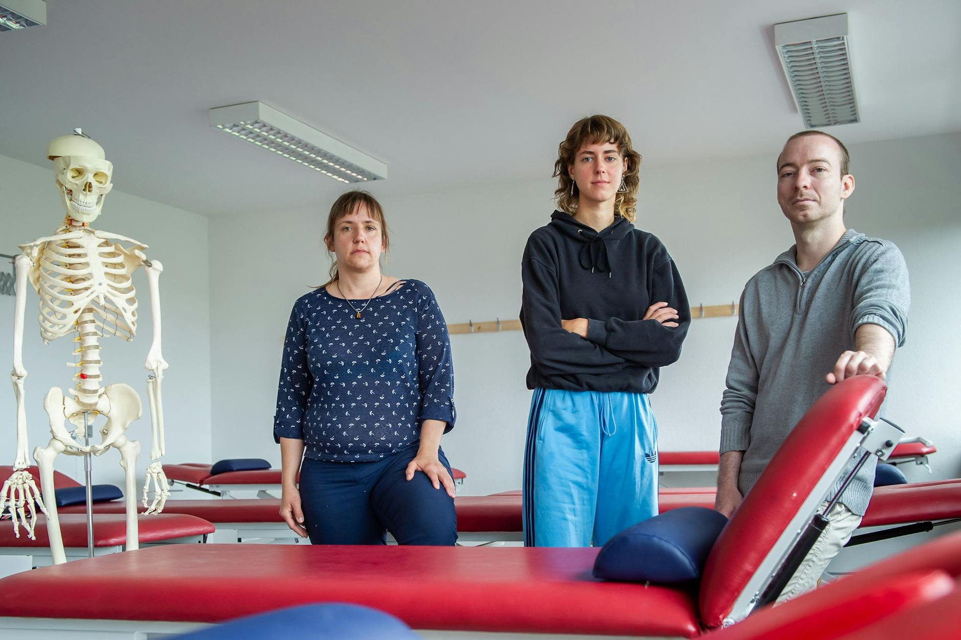 Anja Arakelyan, Nadja Strasiewsky und Martin Piest müssen für ihre Ausbildung zu Ergotherapeuten Schuldgeld zahlen.