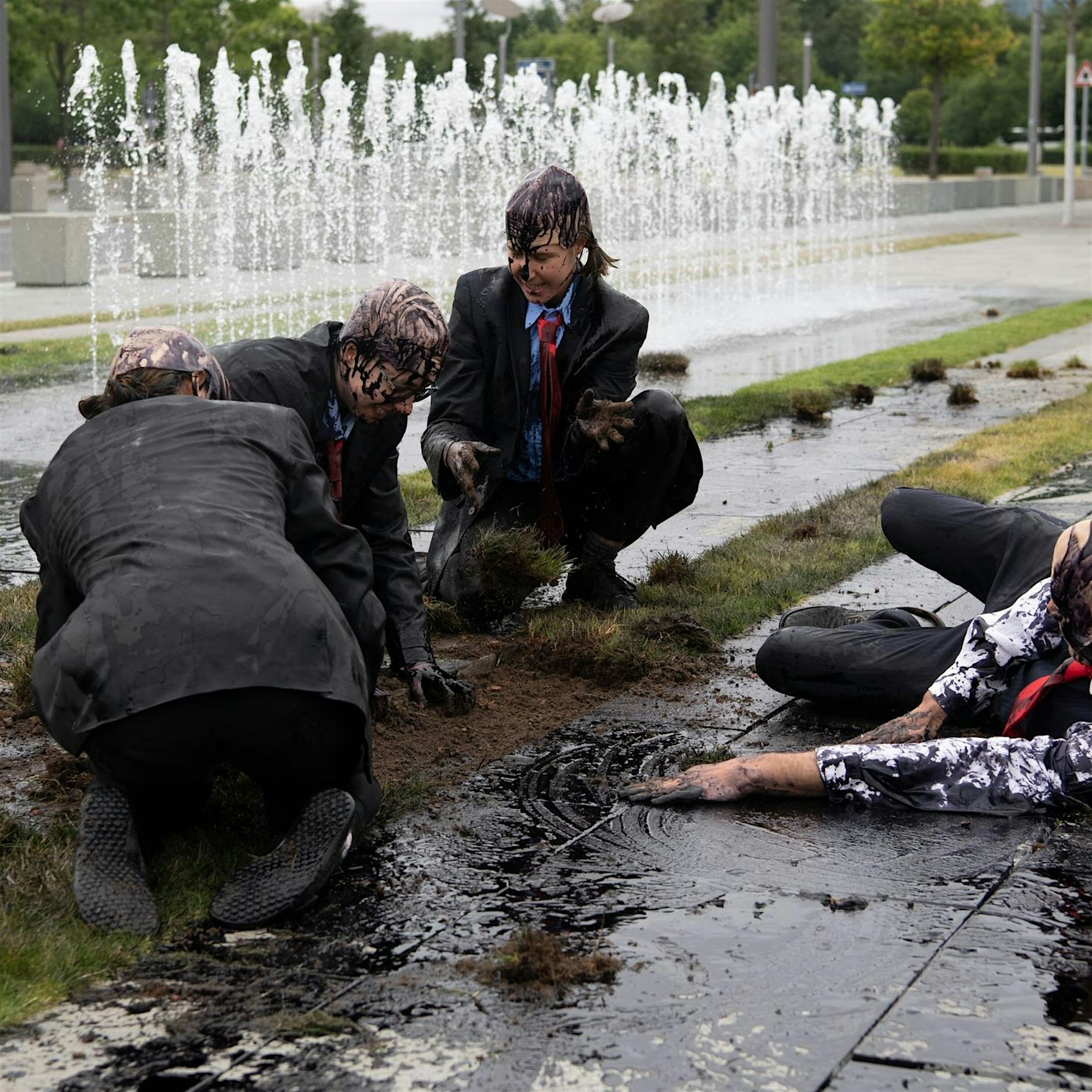 Klimaschützer demonstrieren vor Kanzleramt