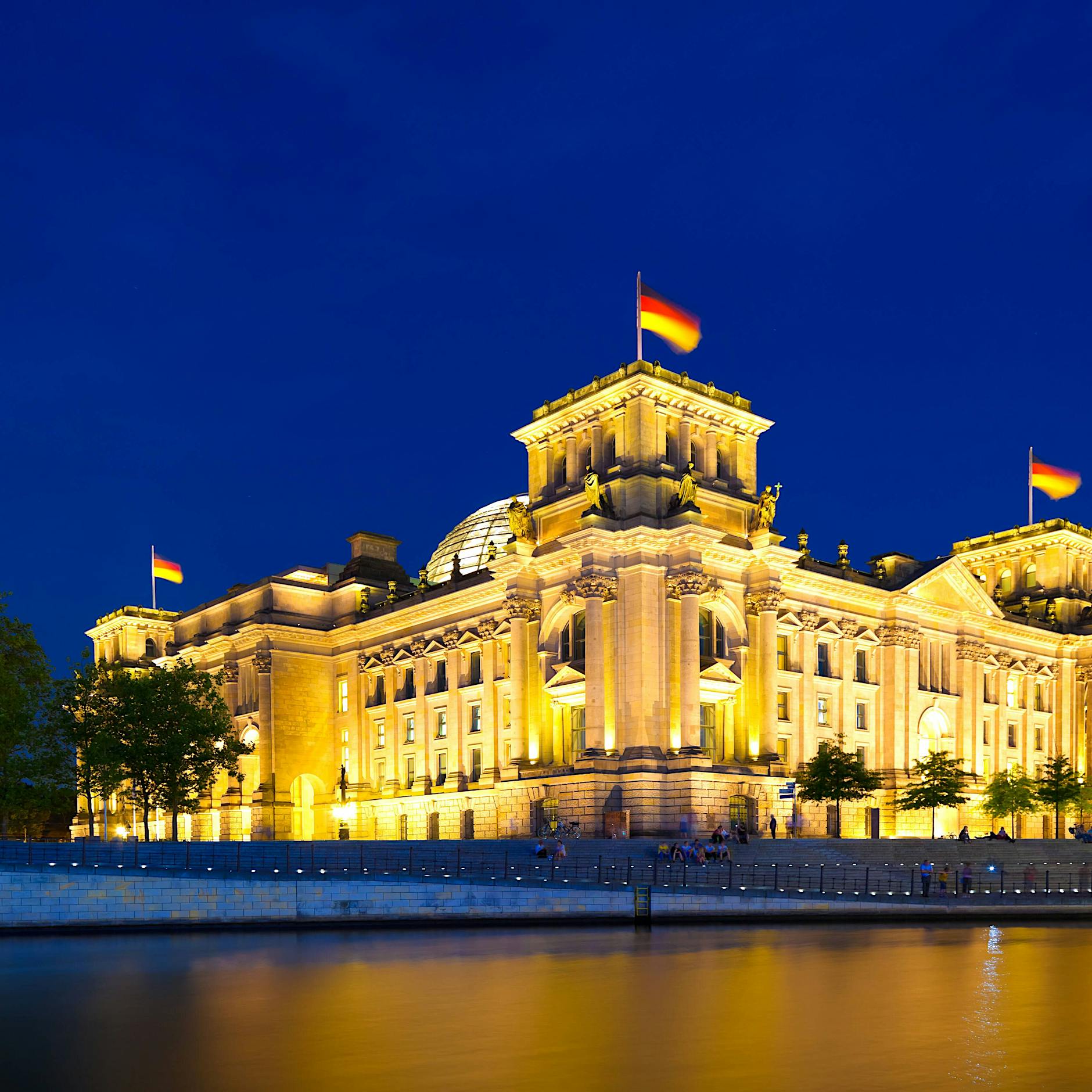 Alle sollen sparen, aber der Bundestag bleibt nachts beleuchtet