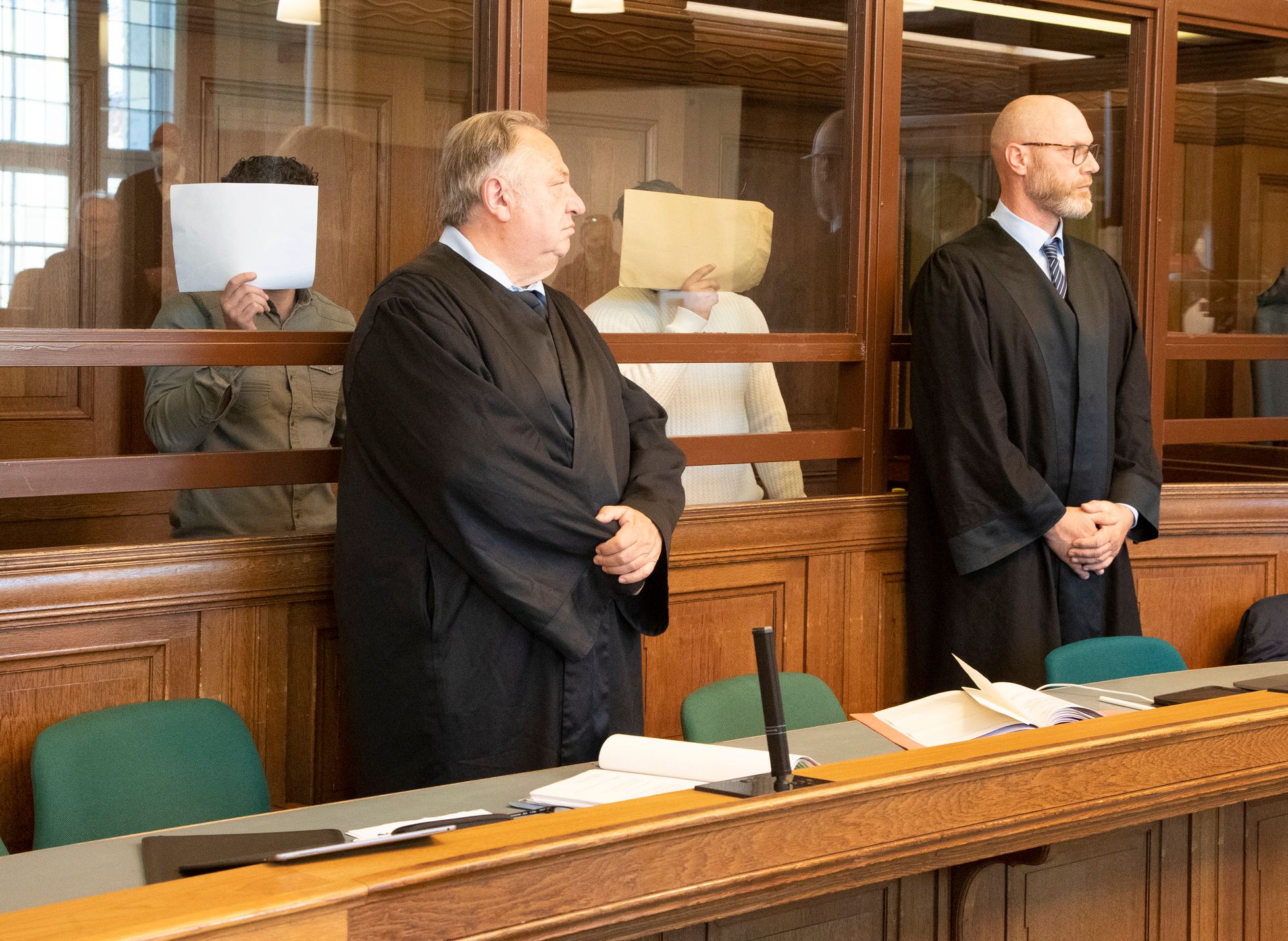 In Berlin-Wedding: Fake-Polizisten überfallen Familie – und halten einem Kind eine Waffe gegen den Kopf