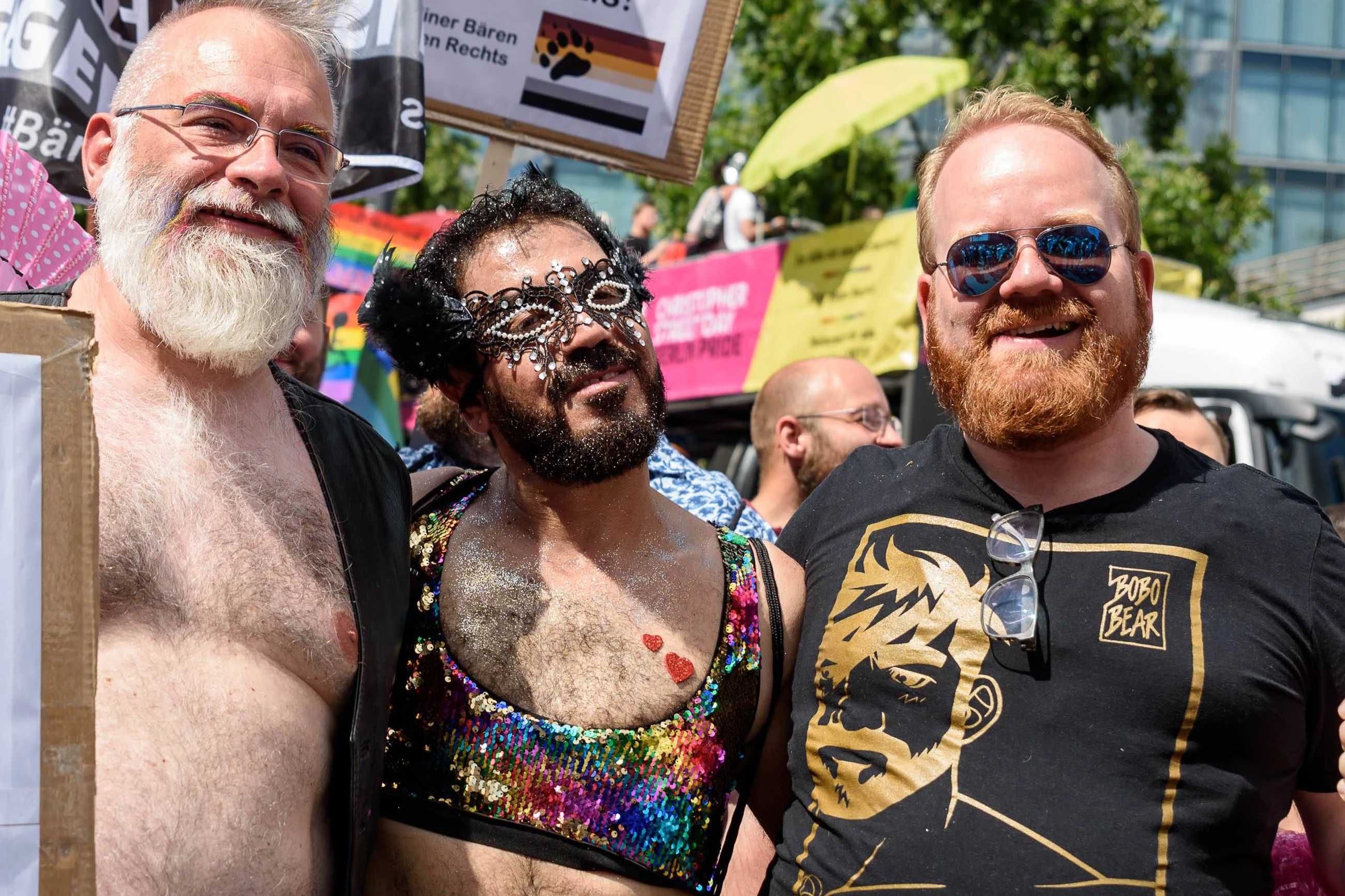 Drei Bären-Generationen in trauter Dreisamkeit: Vom älteren „Daddy-Bear“ links bis zum „Cub“ ganz rechts.