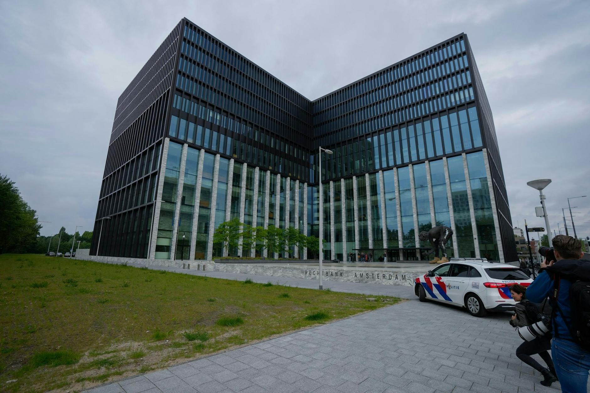 ARCHIV - Nach dem Auftauchen eines neuen Zeugen ist die Urteilsverkündung auf unbestimmte Zeit ausgesetzt worden.