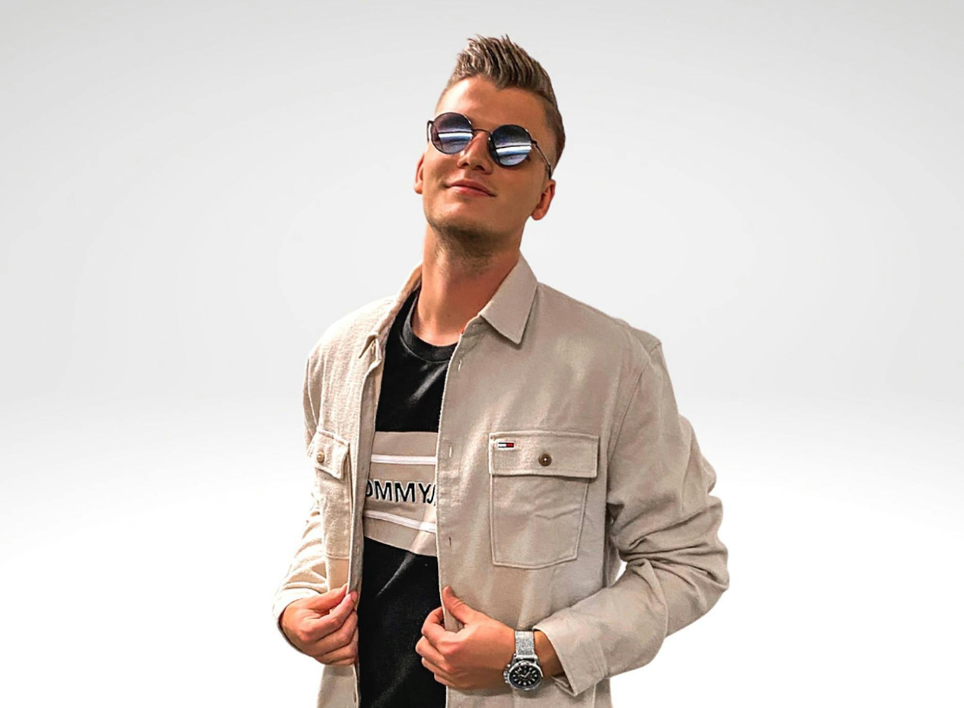 HANDOUT - Sänger Julian Sommer startet mit «Dicht im Flieger» durch. - ACHTUNG: Nur zur redaktionellen Verwendung im Zusammenhang mit der aktuellen Berichterstattung und nur mit vollständiger Nennung des vorstehenden Credits