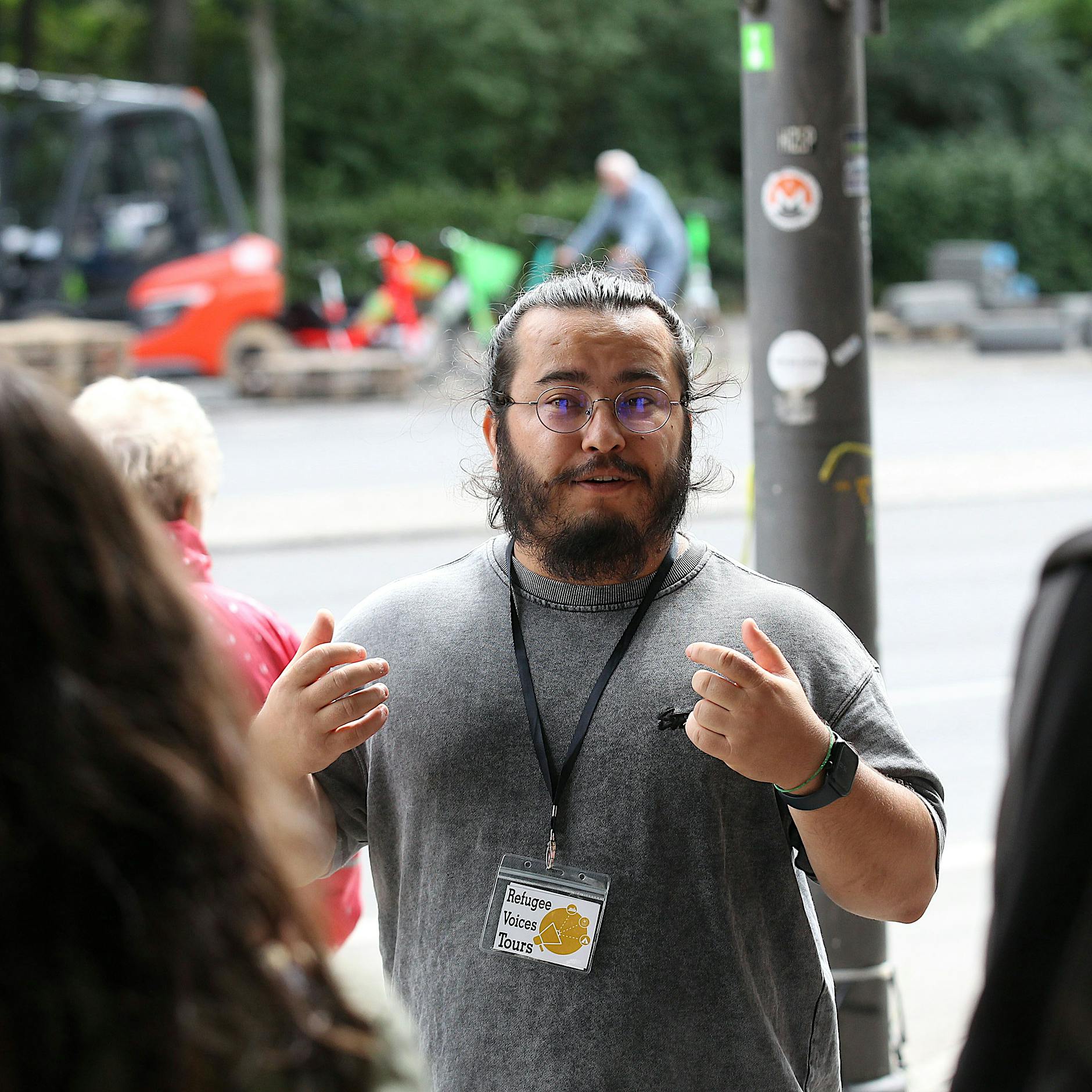 Geflüchtete als Tourguides: Was hat Berlin mit den Taliban zu tun?