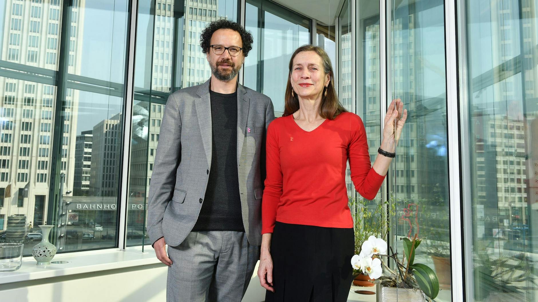 Das Leitungsduo der Berlinale, Mariette Rissenbeek und Carlo Chatrian, fordern den Iran auf, die Künstler sofort freizulassen.