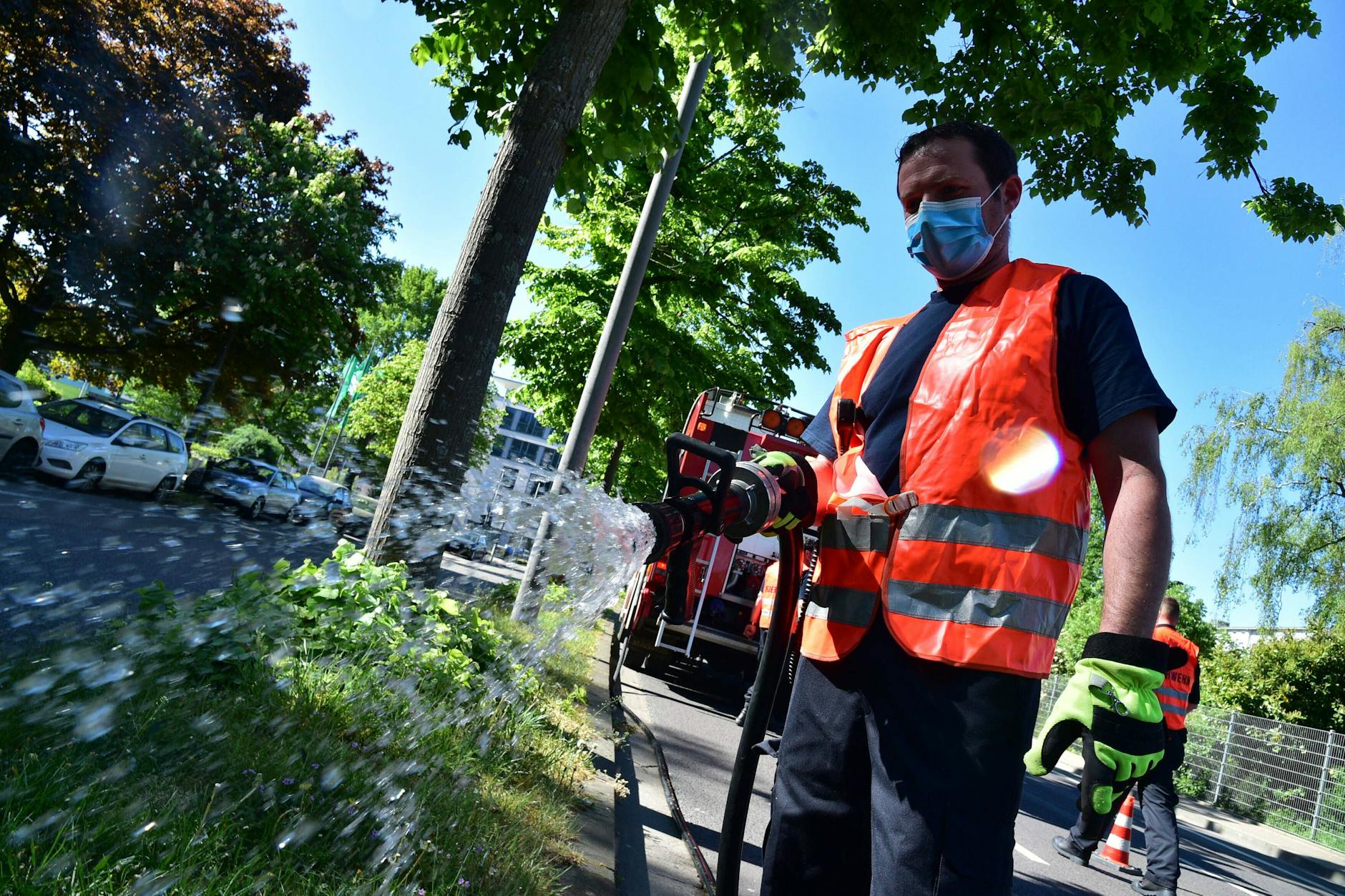 Saarbrücken machts anders. Hier hilft die freiwillige Feuerwehr beim Bewässern der städtischen Grünflächen.