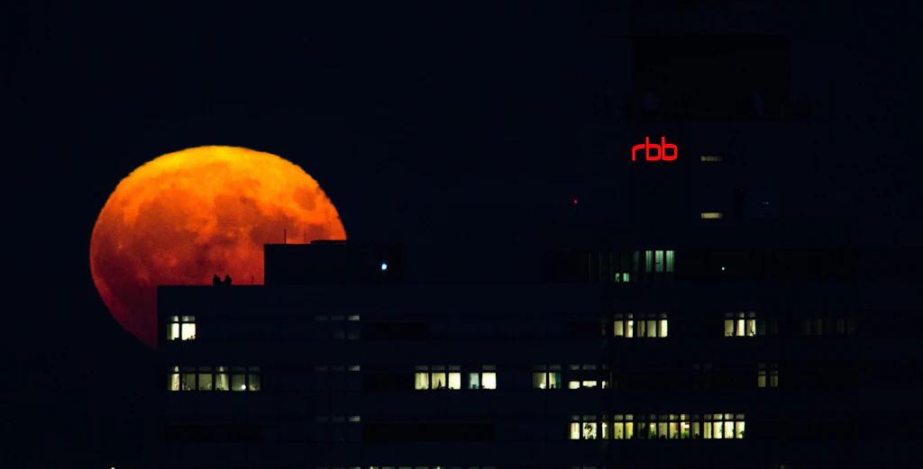 Supermond im Juli: Der Vollmond kommt Berlin am Mittwoch nahe