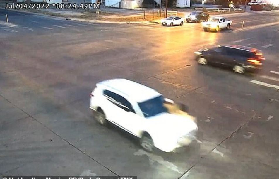 Image - Dramatische Szenen: Superhelden-Mutter klammert sich an geklauten SUV, um ihre Kinder zu retten