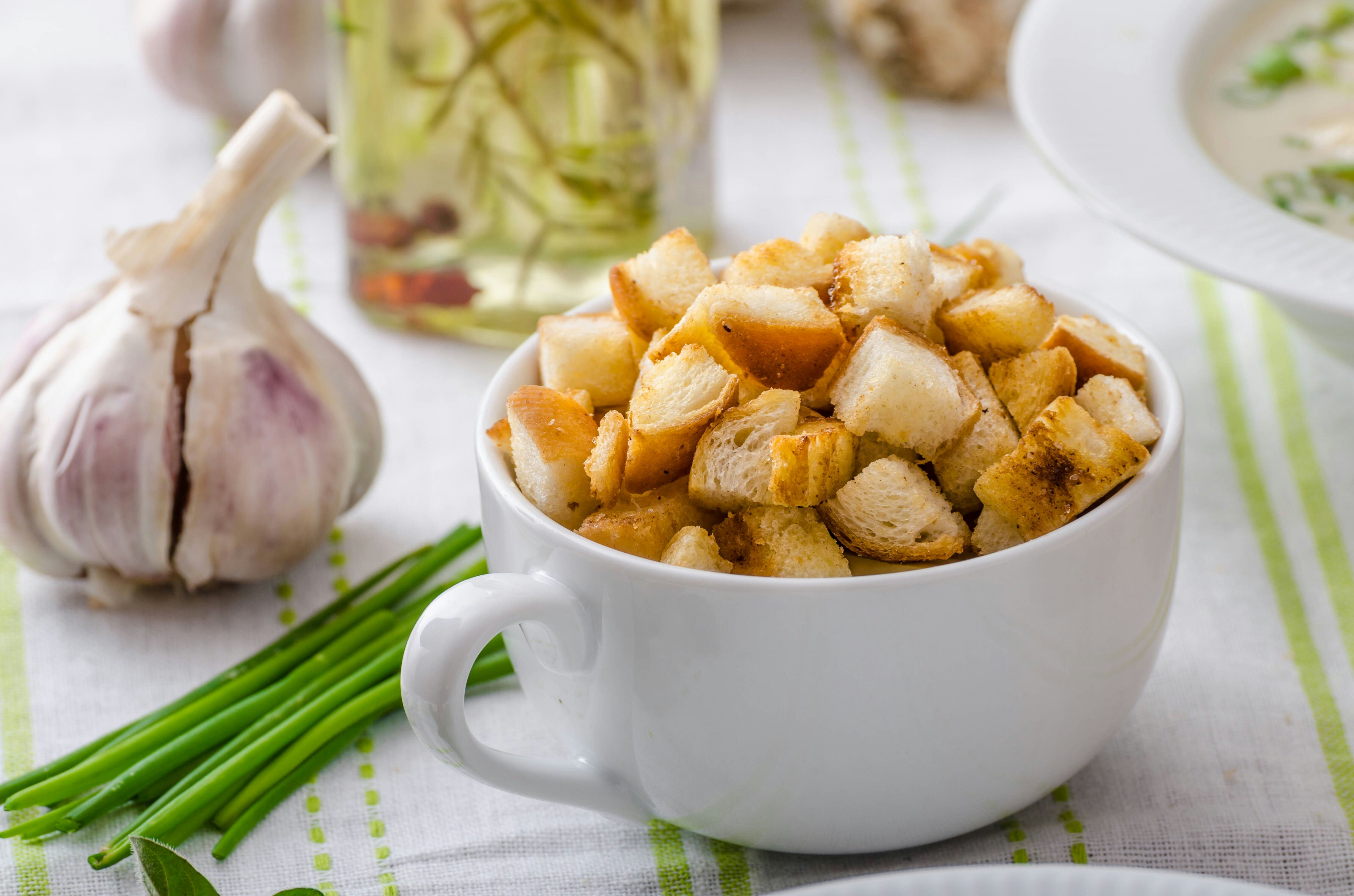 Leckere Croutons für Salate und Suppen: So einfach machen Sie sie ...