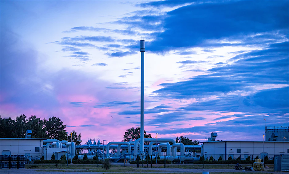11.07.2022, Mecklenburg-Vorpommern, Lubmin: Rohrsysteme und Absperrvorrichtungen in der Gasempfangsstation der Ostseepipeline Nord Stream 1 und der Übernahmestation der Ferngasleitung Opal stehen still, nachdem Nord Stream 1 am 11. Juli in die jährliche Wartung gegangen ist.