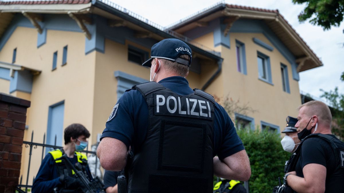 Beschlagnahmte Clan-Villa in Berlin: Warum ist das Haus noch immer nicht geräumt?