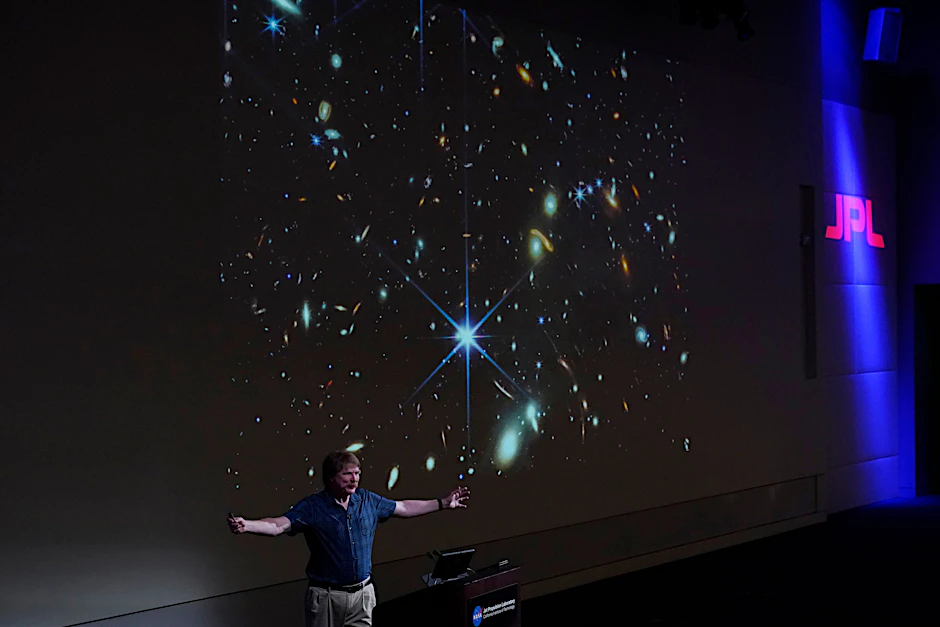 Michael Ressler,&nbsp;Projektwissenschaftler vom JWST Mid-Infrared Instrument, während der Präsentation der Bilder des James Webb Space am 12, Juli 2022 in Pasadena, Kalifornien