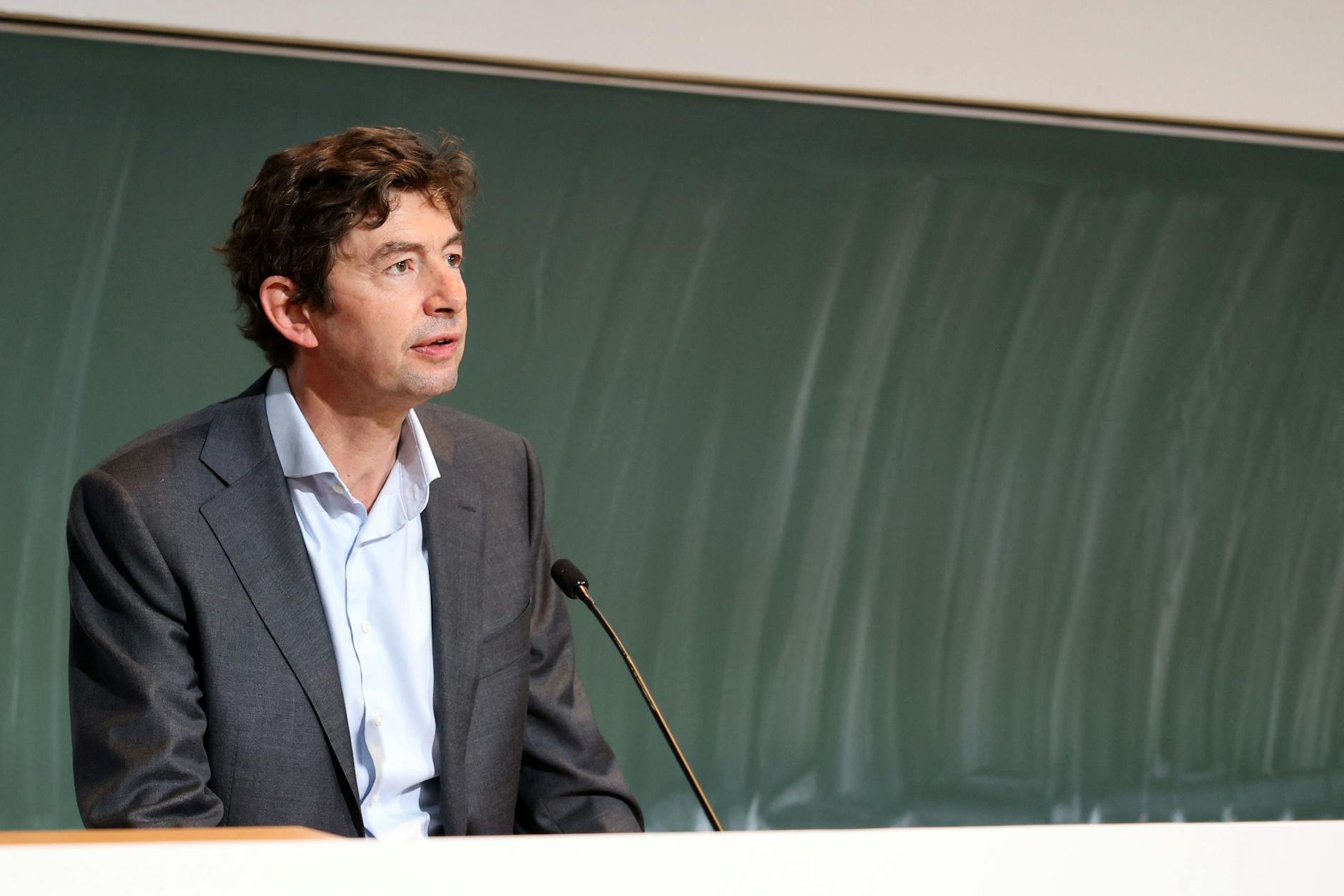 Der Berliner Virologe Christian Drosten bei einem Kurzvortrag am Campus Benjamin Franklin der Charité.