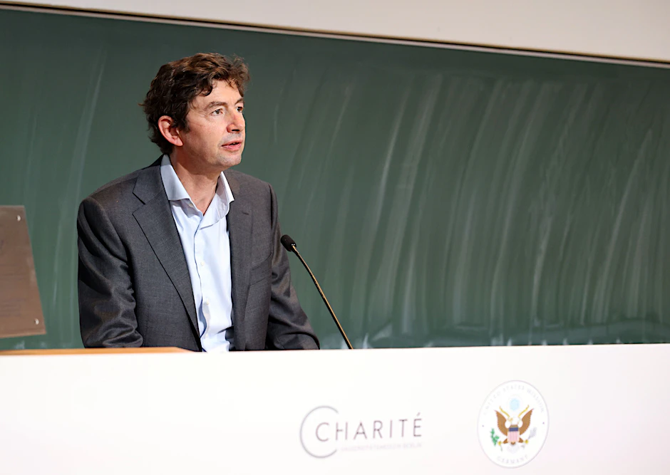 Der Berliner Virologe Christian Drosten bei einem Kurzvortrag am Campus Benjamin Franklin der Charité.