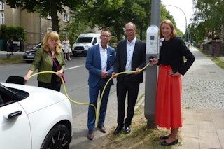 1000 mal „Heinz“: Neue Ladepunkte für Berlins Elektroautos an 49 Straßen. Ist Ihre Straße dabei?