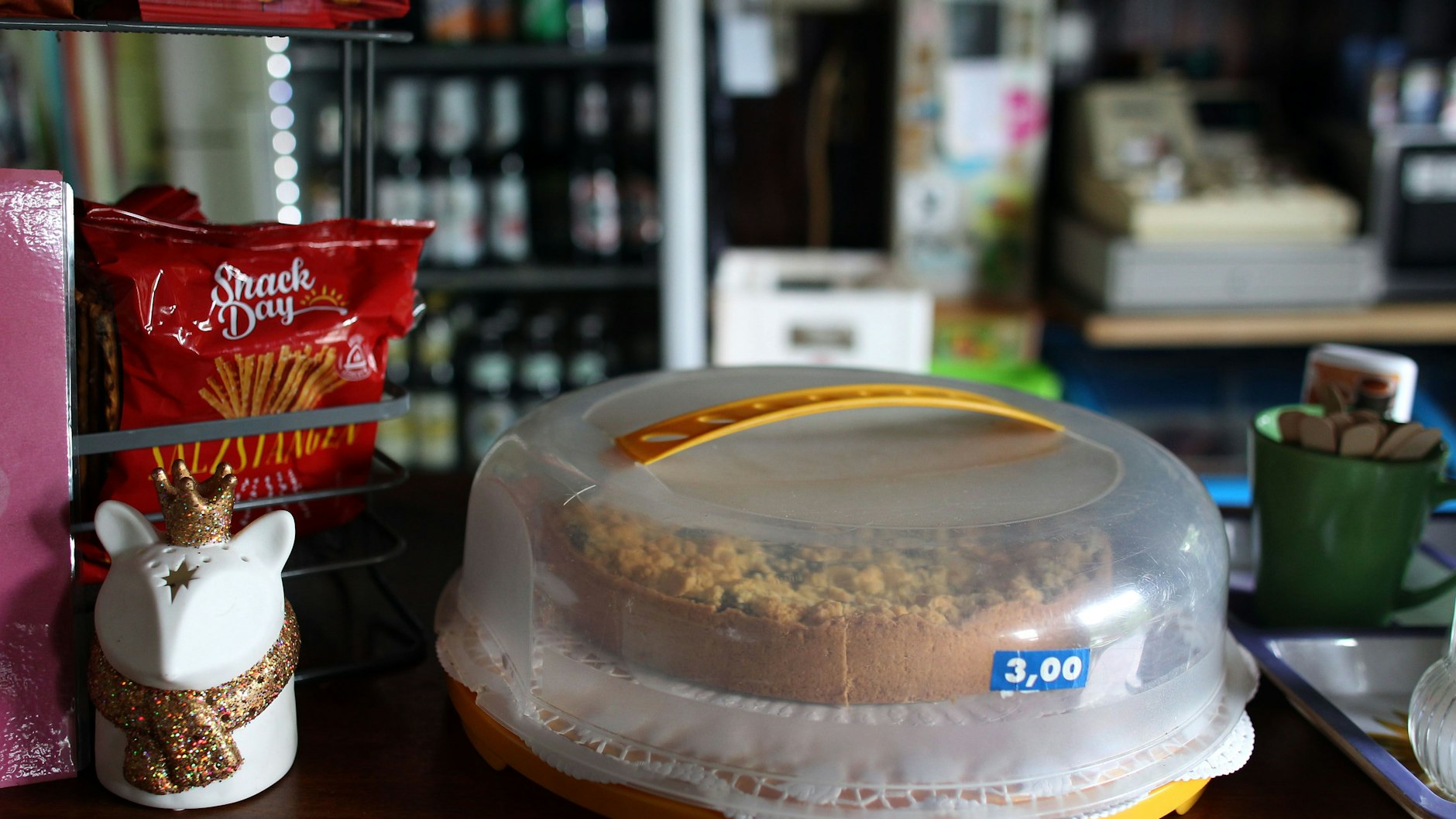 Der Kucken ist lecker, die Wiener kostet drei Euro. Das Schultheiß-Bier gibt es für 2,50.