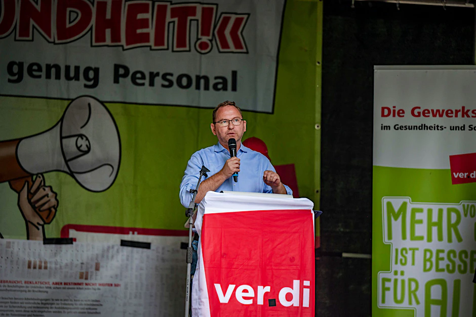 Verdi-Bundesvorsitzender Frank Werneke setzt sich für mehr Geld für Hartz IV-Empfänger ein.