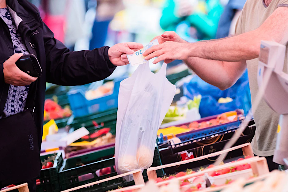 Der Preisauftrieb bei Nahrungsmitteln beschleunigte sich im Juni auf 12,7 Prozent gegenüber dem Vorjahresmonat.