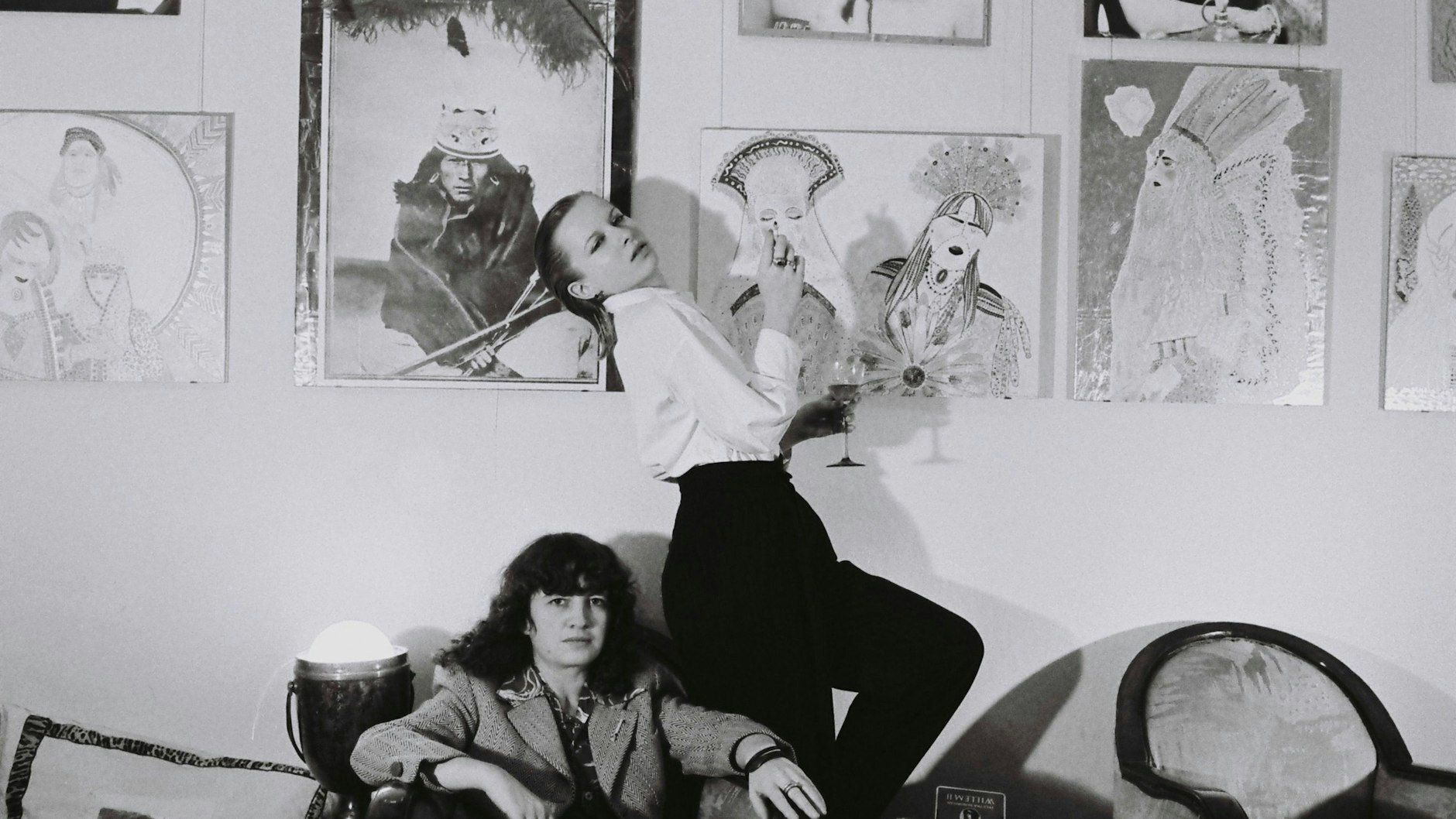 Tabea Blumenschein&nbsp; und Ulrike Ottinger (l.) 1976 in der Erdmannstraße 12.