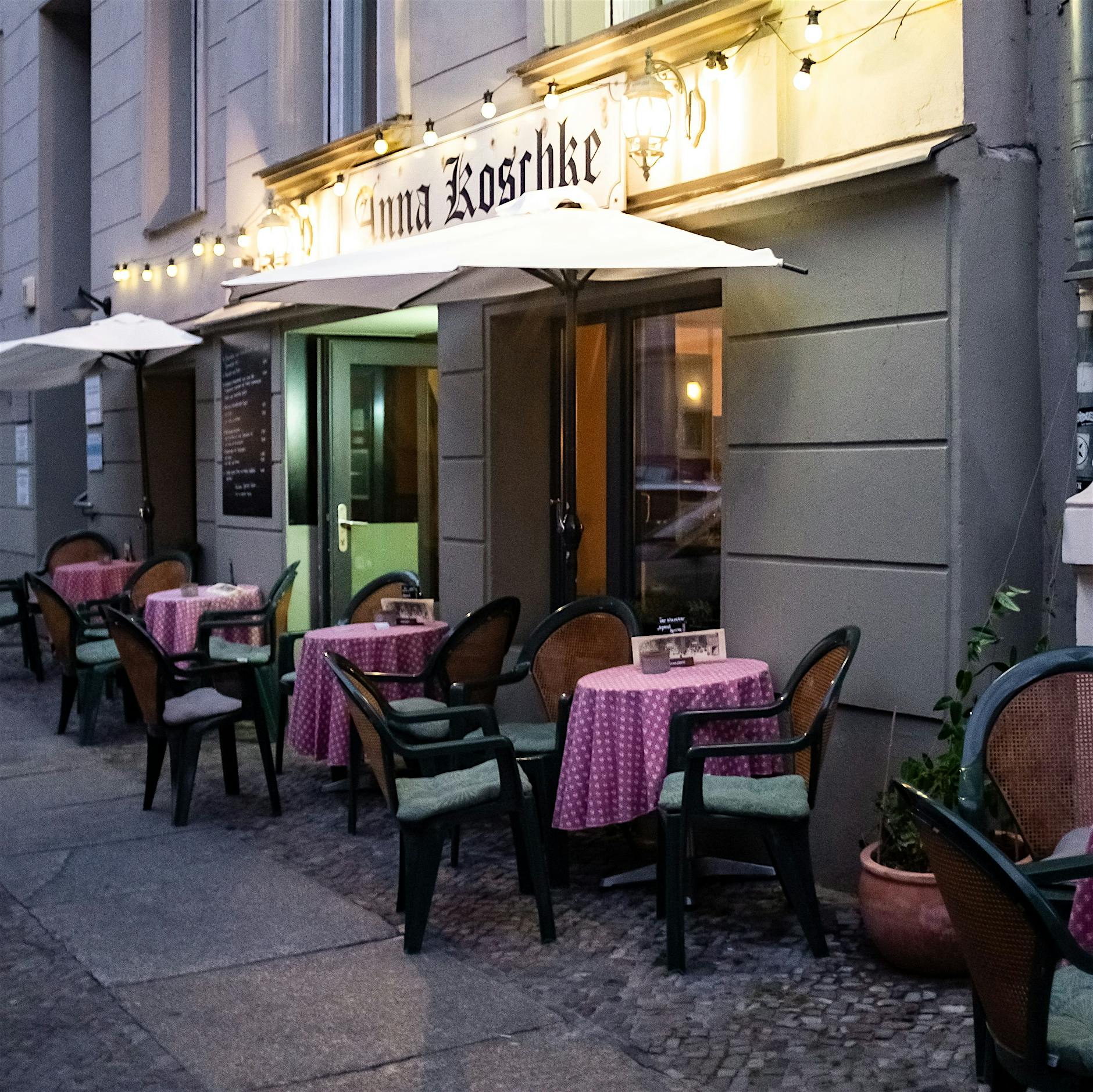 Berlinerisch, familiär, günstig: Wie die Berliner Eckkneipe kämpfen muss