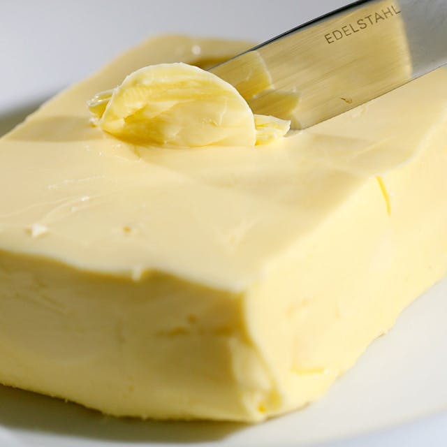 Aldi senkt die Preise – Butter wird endlich wieder billiger!