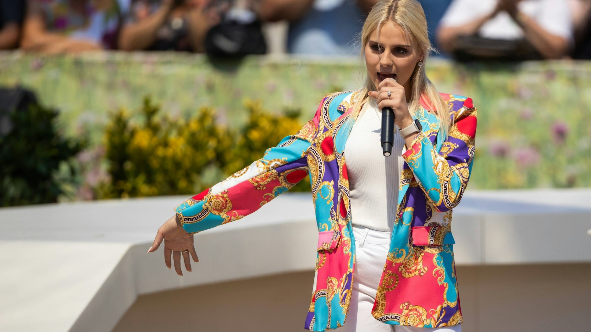 Estefania Wollny am 3. Juli im ZDF-Fernsehgarten. Eine Woche später war sie dann bei „Immer wieder sonntags“.
