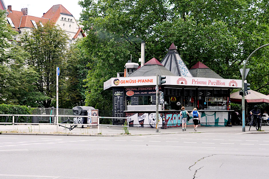 Nicht täuschen lassen: Das graue Häuschen vom Prisma Pavillon birgt einen der besten Orte dieser Stadt.