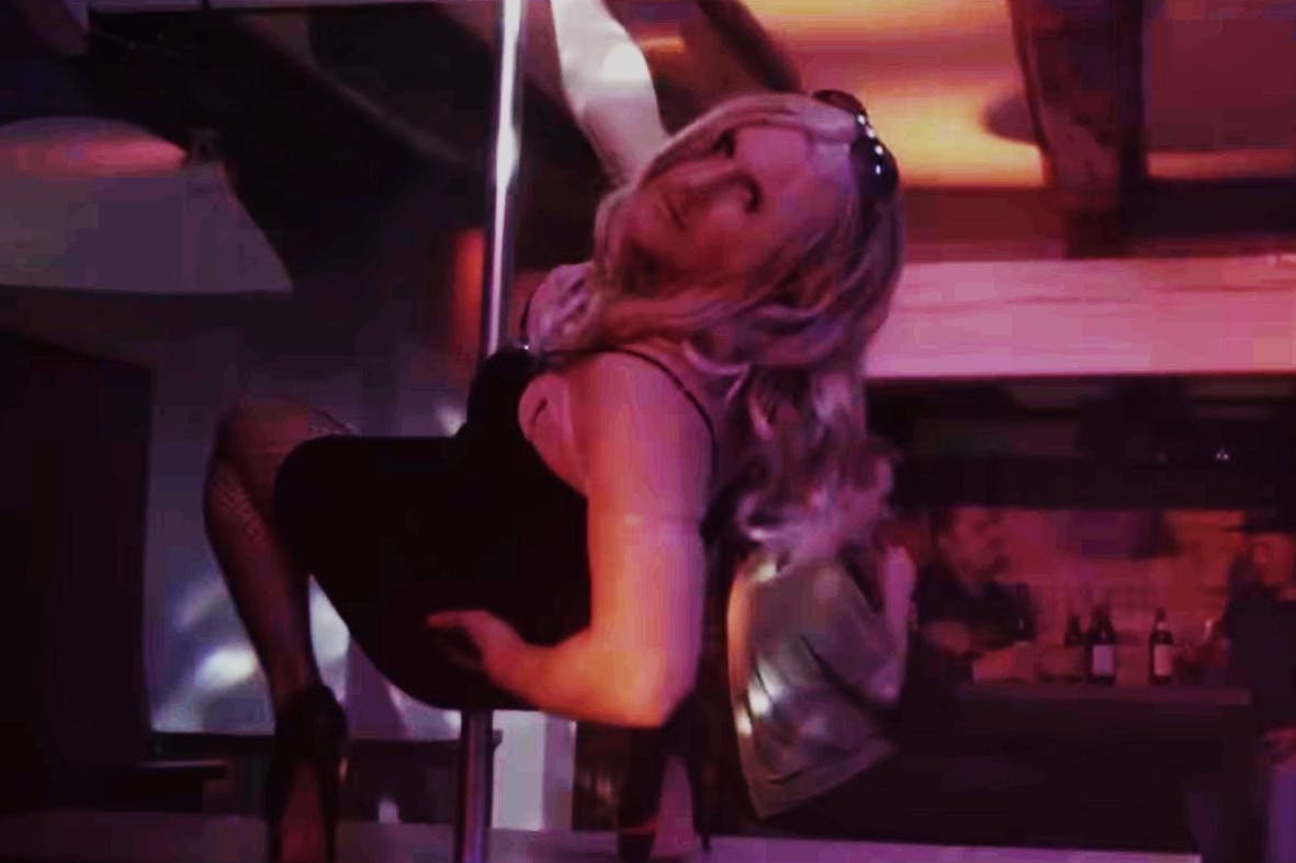 Ein Standbild aus dem Video zu dem umstrittenen Ballermann-Hit „Layla“ von DJ Robin & Schürze