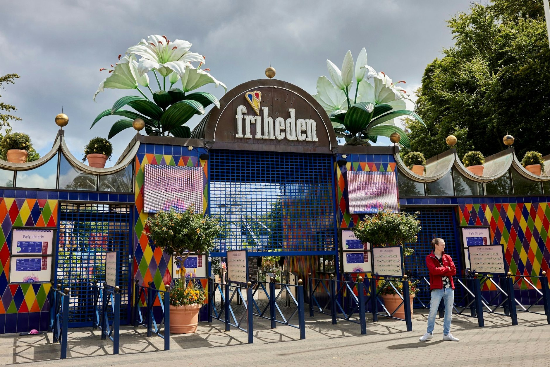 Im Freizeitpark Tivoli Friheden ist ein Mädchen (14) bei einem Achterbahn-Unglück gestorben.