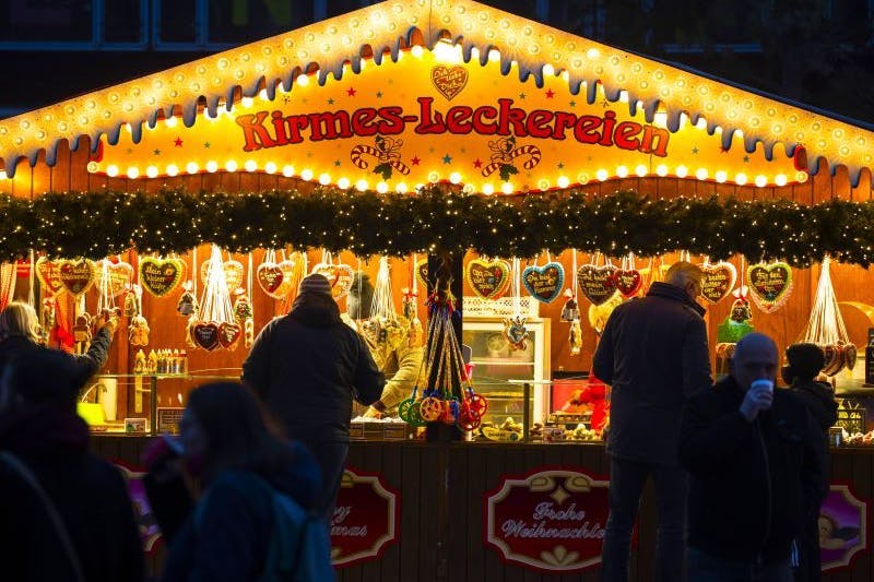 Besuchen Sie im Dezember Berlin und erleben Sie romantische Weihnachtsmärkte, tolle weihnachtliche Schiffsfahrten oder den beliebten Roncalli Weihnachtscirus.
