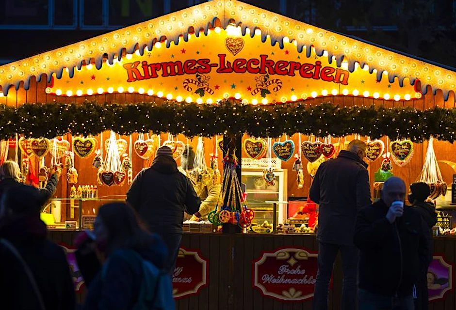 Besuchen Sie im Dezember Berlin und erleben Sie romantische Weihnachtsmärkte, tolle weihnachtliche Schiffsfahrten oder den beliebten Roncalli Weihnachtscirus.