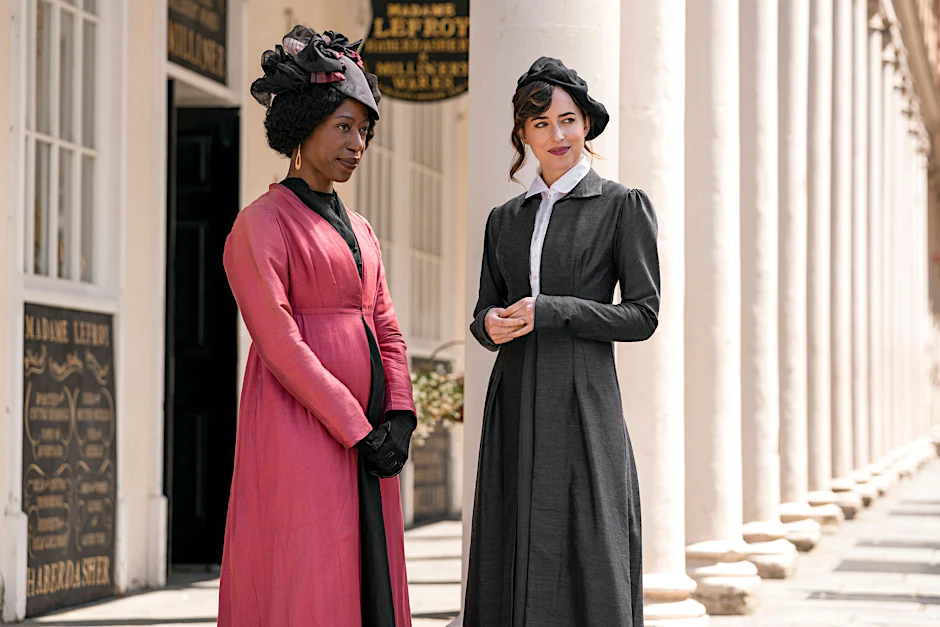 Lady Russell (Nikki Amuka-Bird) hat Anne (Dakota Johnson) überredet, ihre große Liebe zu verlassen. Nun winkt eine zweite Chance.