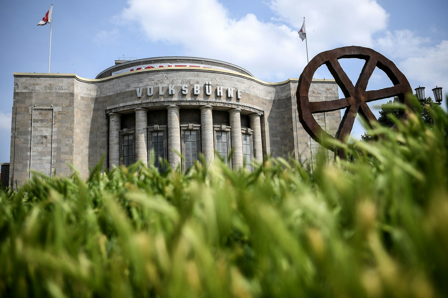 Das Räuberrad vor der Volksbühne