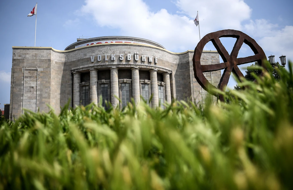 RBB her şeyi tekrar kırıyor mu? Berlin Volksbühne'nin yeni müdürlüğü Cuma günü açıklanacak