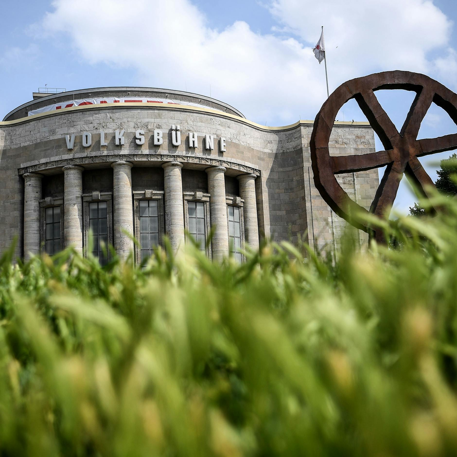 Image - Macht der RBB wieder alles kaputt? Am Freitag wird die neue Intendanz der Berliner Volksbühne verkündet