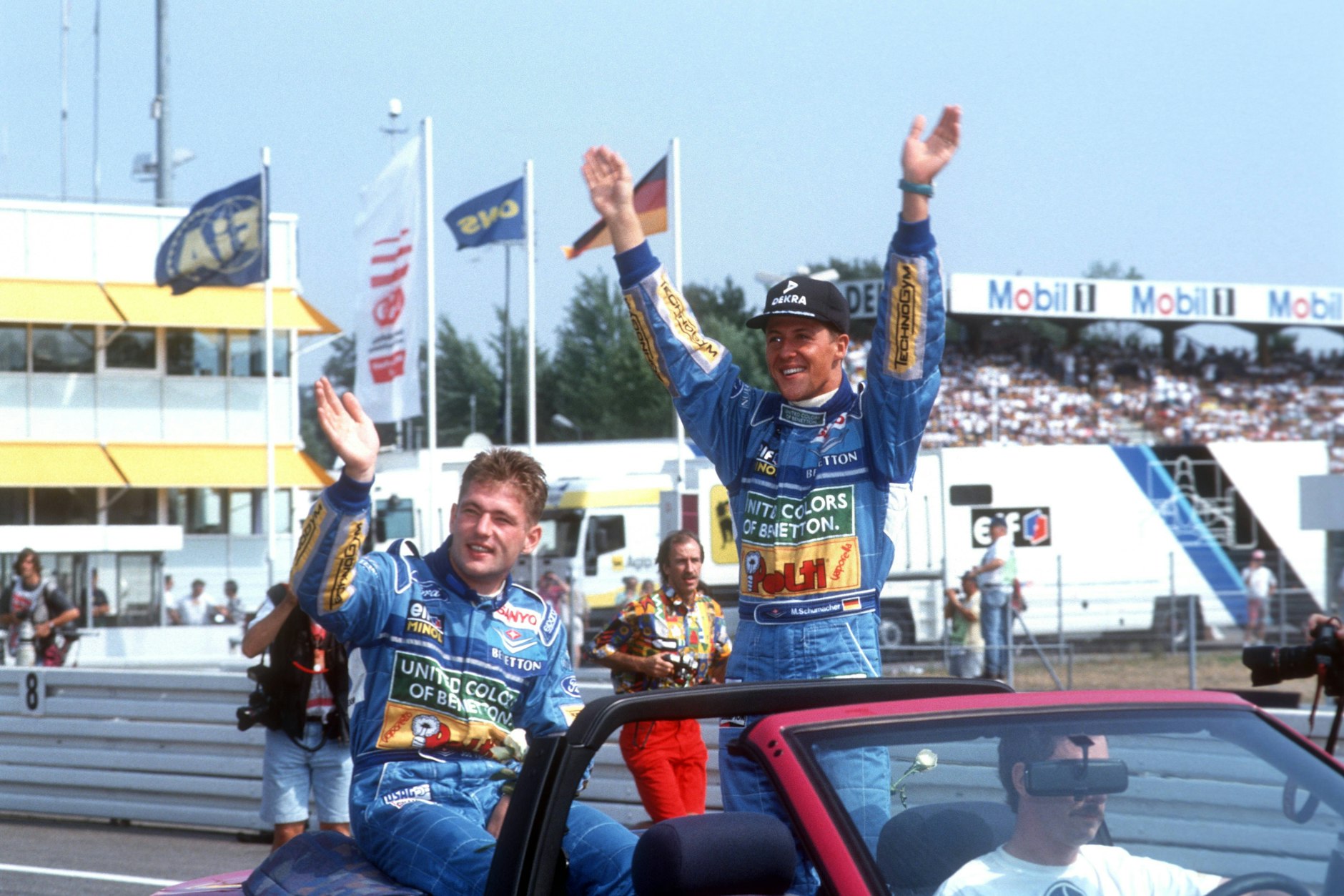 1994 fuhren Michael Schumacher und Jos Verstappen (l.) als Teamkollegen für Benetton.